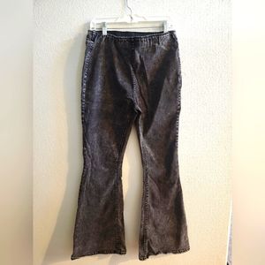 No Boundaries Pull on Flare Jean